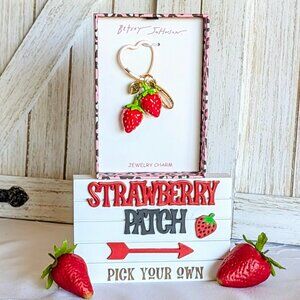 🆕 Betsey Johnson Backpack Purse Key Fob Charm 🍓